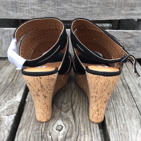 Black Suede Laser Cut Wedge! NEW! - Picture 6 of 9